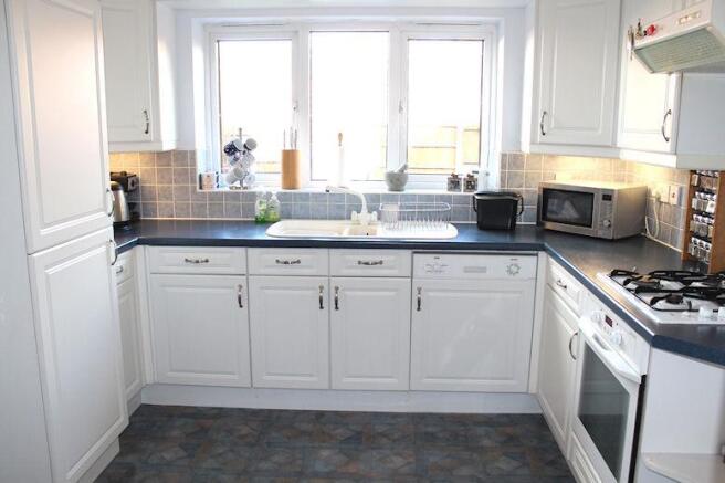 FITTED KITCHEN