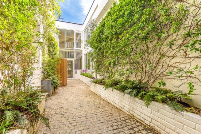 Entrance/Courtyard