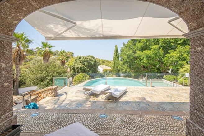 AMAZING VILLA FOR SALE WITH SEA VIEWS IN BONAIRE 