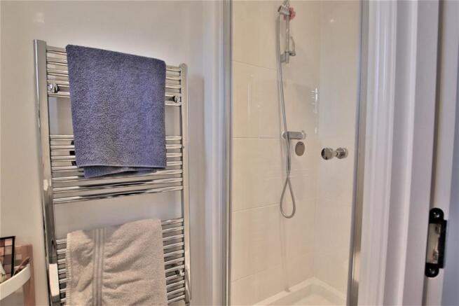 Langley Grove, Twyning - Ensuite