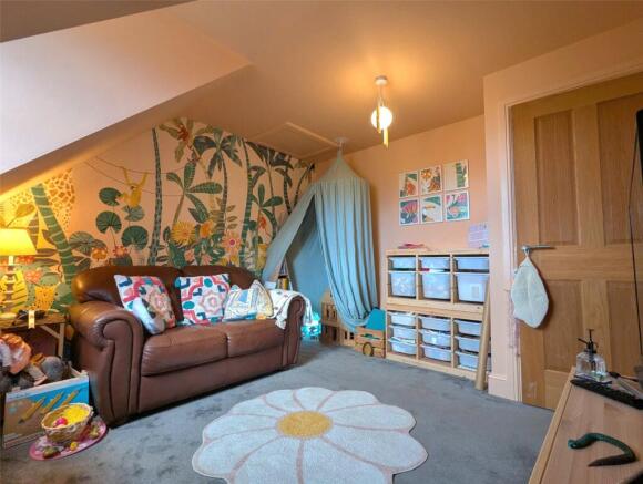 4 bed Semi-Detached for sale Image 4