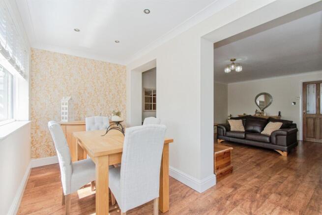 3 bed Semi-Detached for sale Image 8
