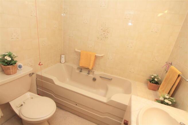 BATHROOM.JPG