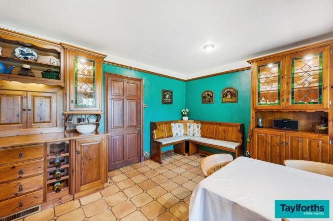 4 bed Detached for sale Image 11