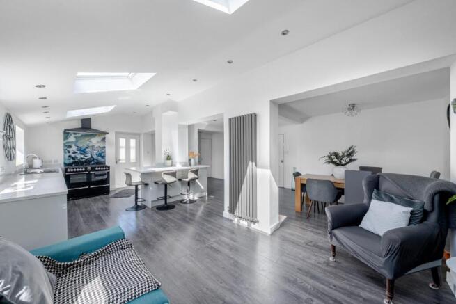 4 bed Detached for sale Image 4
