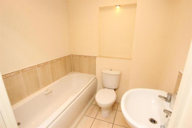 2 bed Flat for sale Image 8