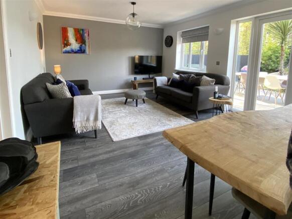 Lounge/Dining Room