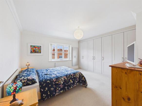 4 bed Detached for sale Image 12