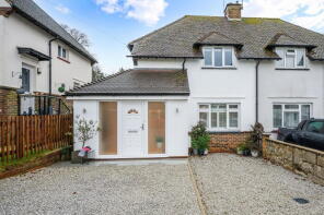 29, Clare Cottages, Barfields, Redhill RH1 4RE