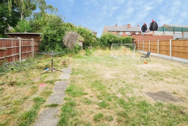 3 bed Semi-Detached for sale Image 4