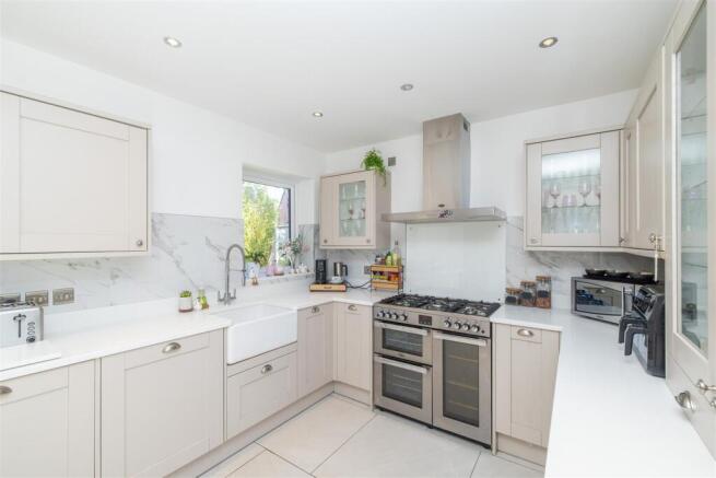 4 bed Detached Bungalow for sale Image 8