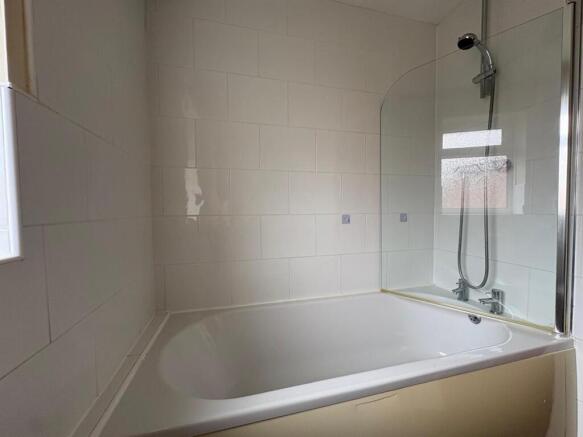 3 bed House for sale Image 4
