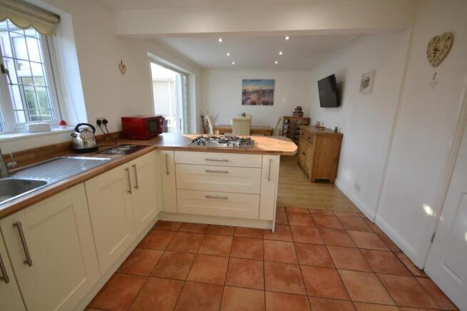 LARGE FAMILY KITCHEN DINING ROOM