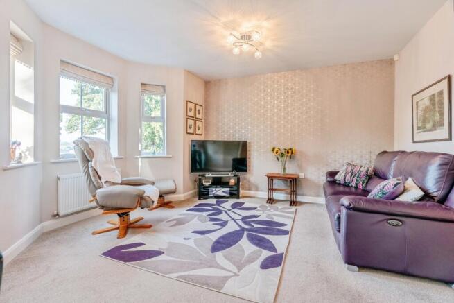 2 bed Flat for sale Image 7