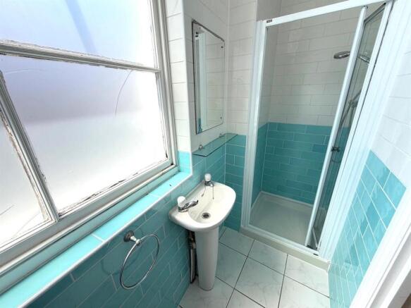 Bathroom 1.jpg