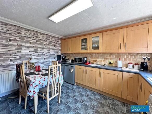 3 bed Terraced for sale Image 4
