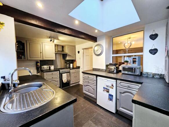 3 bed Terraced for sale Image 6