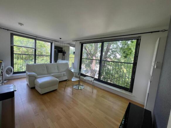 Lounge/Kitchen