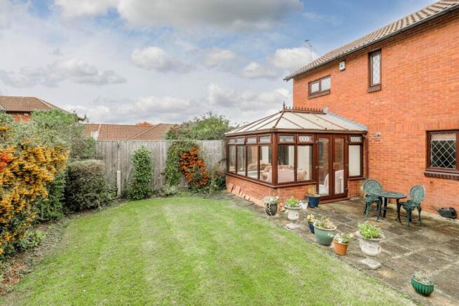 Lascelles Close, Bolbeck Park photo 4