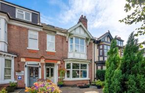 Broadlands Guest House, Evesham Place, Stratford-upon-avon CV37 6HT