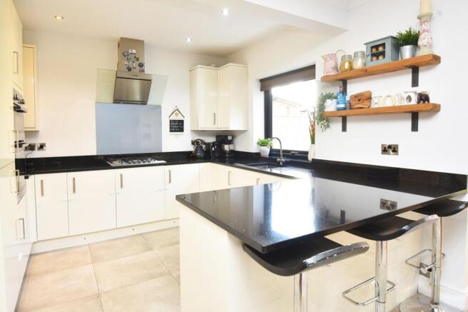 3 bed House for sale Image 6