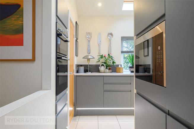 4 bed Semi-Detached for sale Image 10