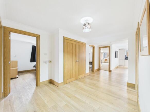4 bed Detached Bungalow for sale Image 10