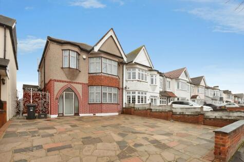 Clayhall Avenue, Ilford, IG5