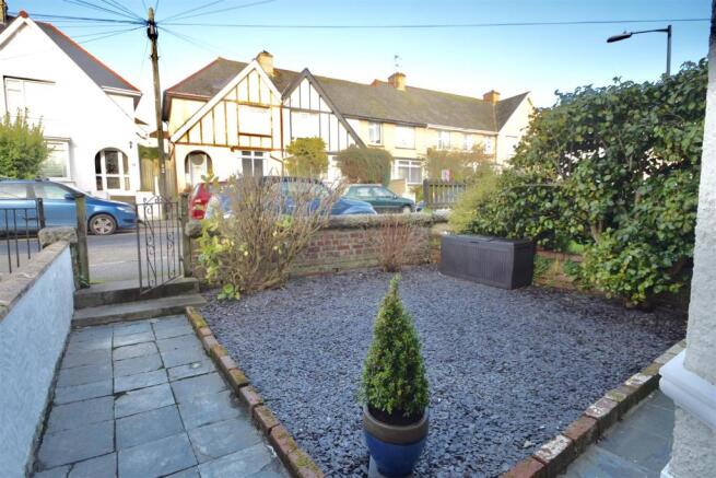 FRONT GARDEN