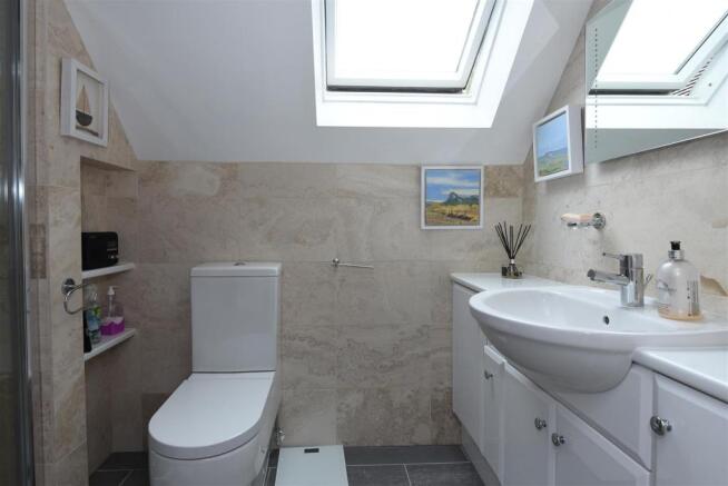 ensuite.jpg