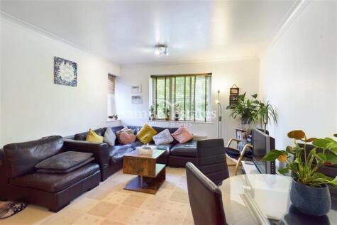 53 Pembroke House, Chaucer Way, Colliers Wood, London, SW19