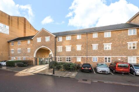Caravel Close, Isle of Dogs, London, E14