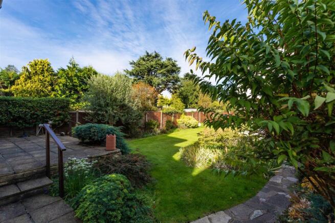 house-sailsbury-avenue-cheam-sutton-104.jpg