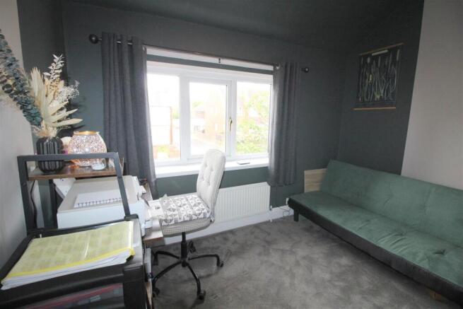 Caryl Road, 3 - bed 4.JPG