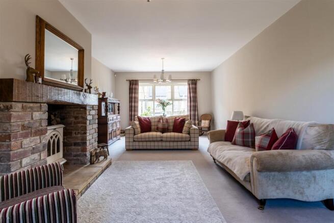 4 bed Detached for sale Image 8