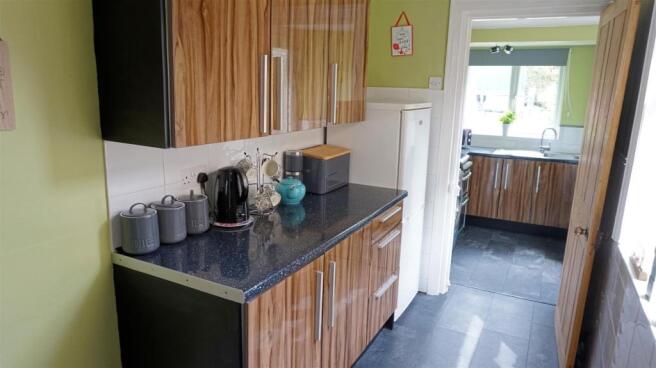 FITTED KITCHEN