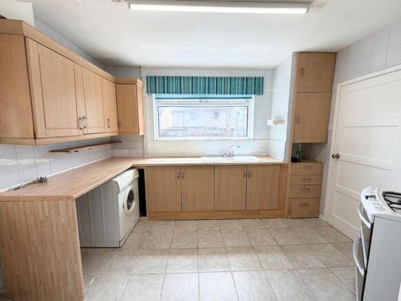 3 bed Semi-Detached for sale Image 4