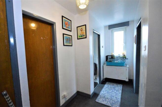 FIRST FLOOR LANDING