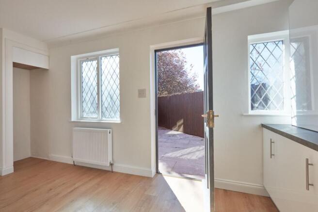 3 bed Semi-Detached to rent Image 6