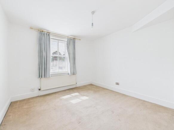 4 bed Semi-Detached for sale Image 12