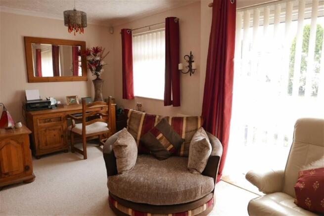 LOUNGE/DINING ROOM