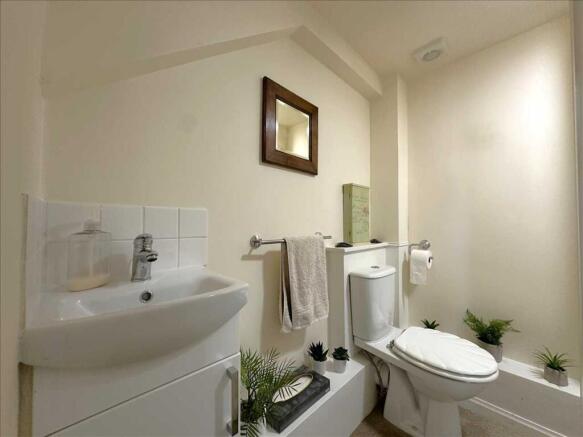 3 bed House for sale Image 12