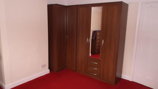 bedroom 1 v2.JPG