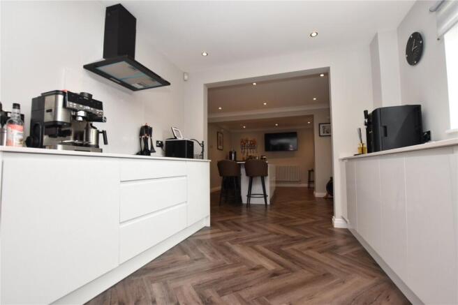 4 bed Detached for sale Image 5