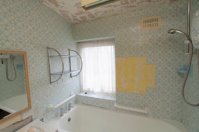 Bathroom.JPG