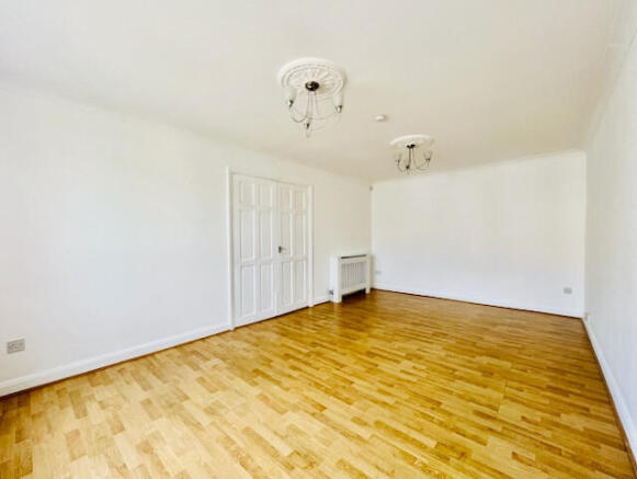 4 bed Detached to rent Image 6