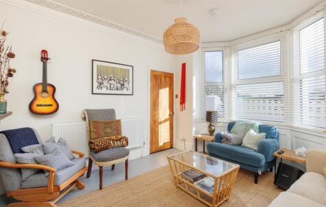 CHARACTERFUL PERIOD PROPERTY WITH SEA VIEWS - Moorgreen Road, Cowes