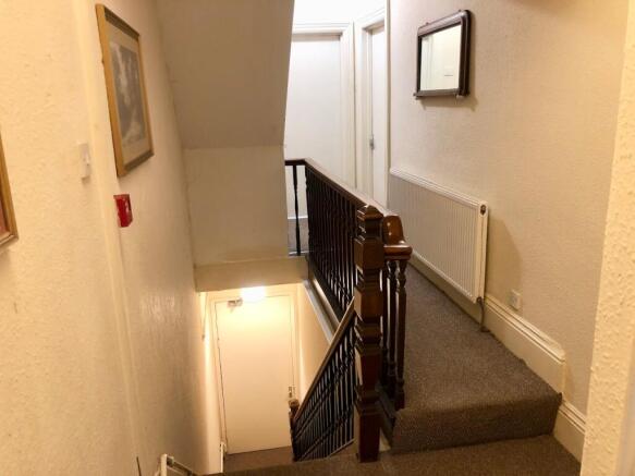 3 bed Flat to rent Image 8
