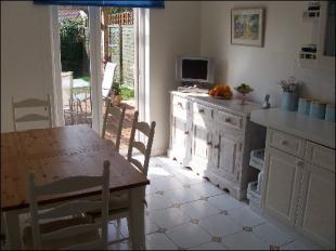 KITCHEN/BREAKFAST