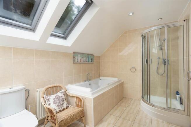 8 bed Detached for sale Image 12
